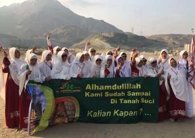 Jamaah umrah sedang melaksanakan City Tour di Jabal Tsur, Makkah